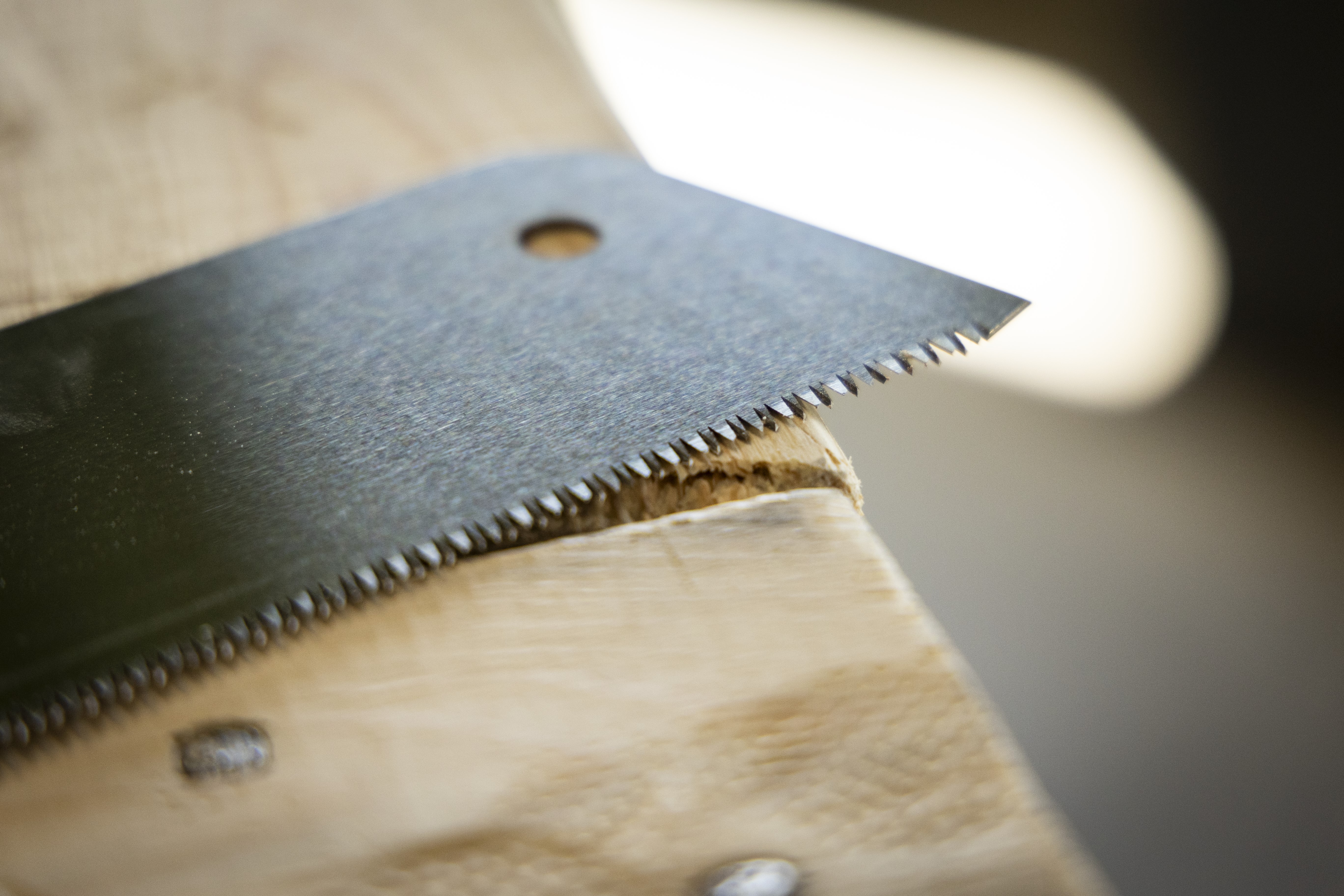 close up of the bear saw blade